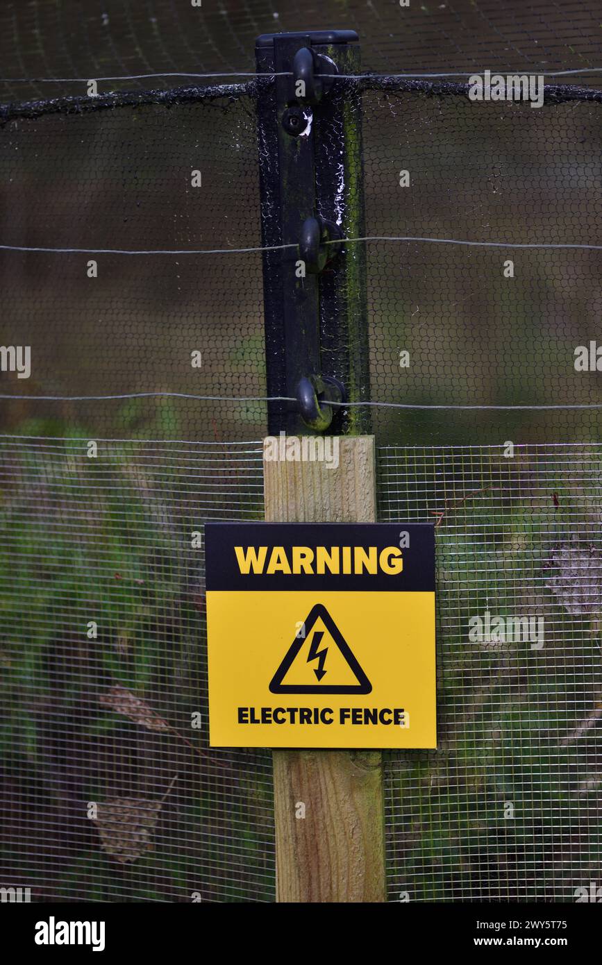 Un panneau d'avertissement au zoo de Paignton. Banque D'Images