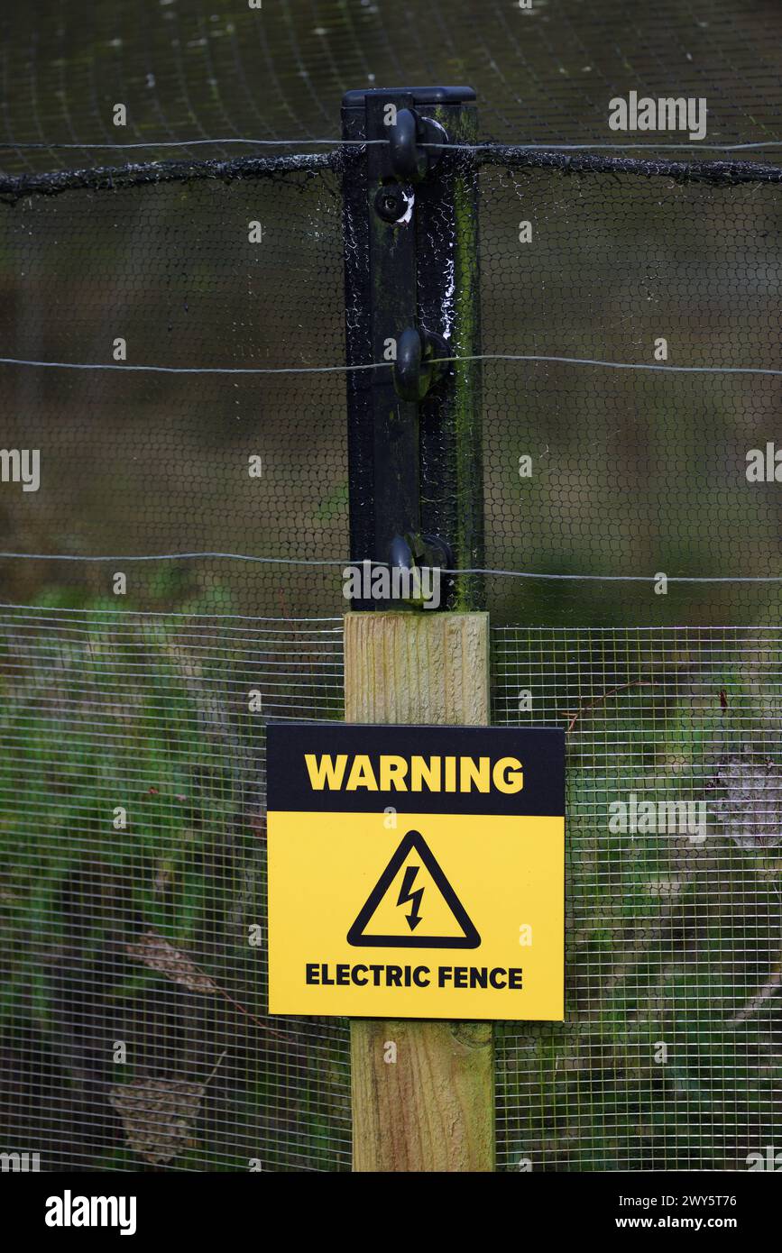 Un panneau d'avertissement au zoo de Paignton. Banque D'Images