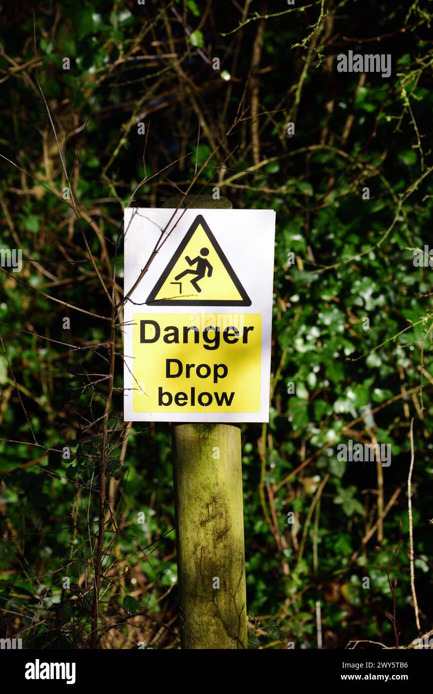 Un panneau d'avertissement au zoo de Paignton. Banque D'Images