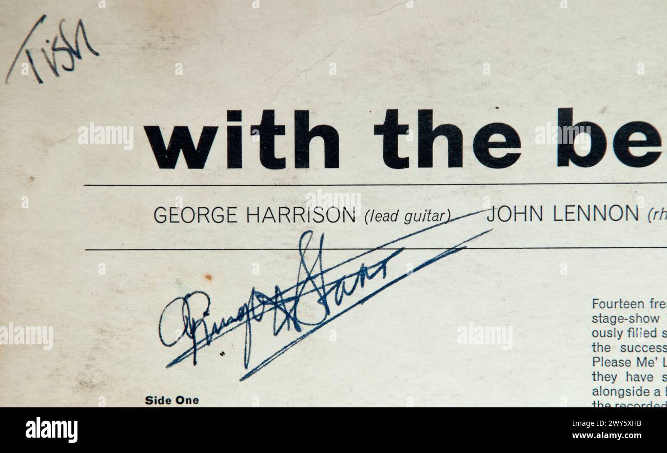 Faux autographe. Avec la pochette du disque des Beatles 'signée' par les four Beatles en 1964. Toutes les signatures sont fausses. Londres, Angleterre Royaume-Uni 21 août 2016. HOMER SYKES image 5 sur 5 Banque D'Images