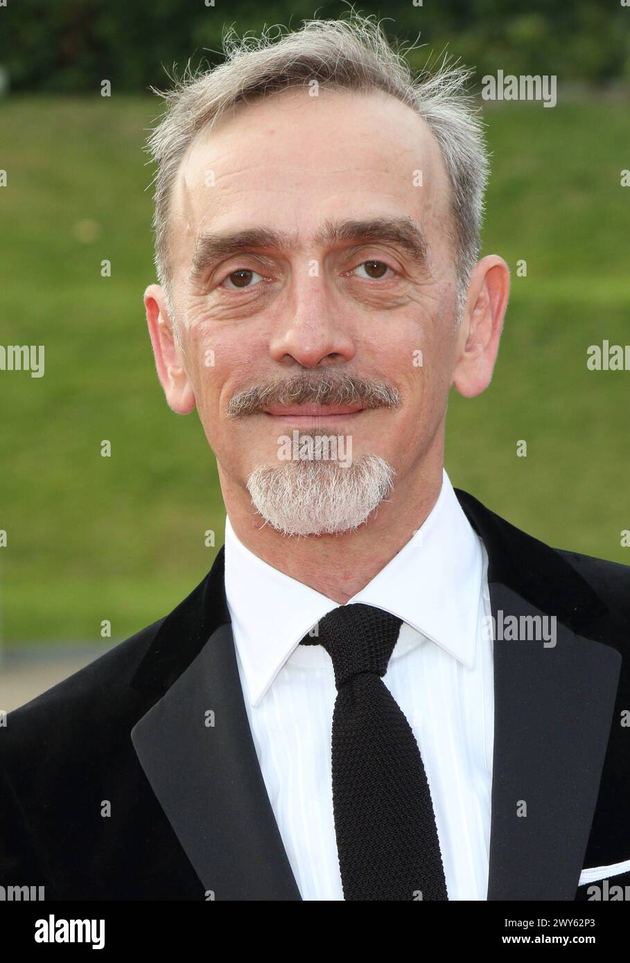 Adrian Schiller mort à 60 ans Adrian Schiller à la première mondiale de la nouvelle série ITV Victoria au Palais de Kensington, Londres le 11 août 2016 Cap/ROS ROS/ Londres Grande-Bretagne Copyright : xStevexRoss/CapitalxPicturesx Banque D'Images