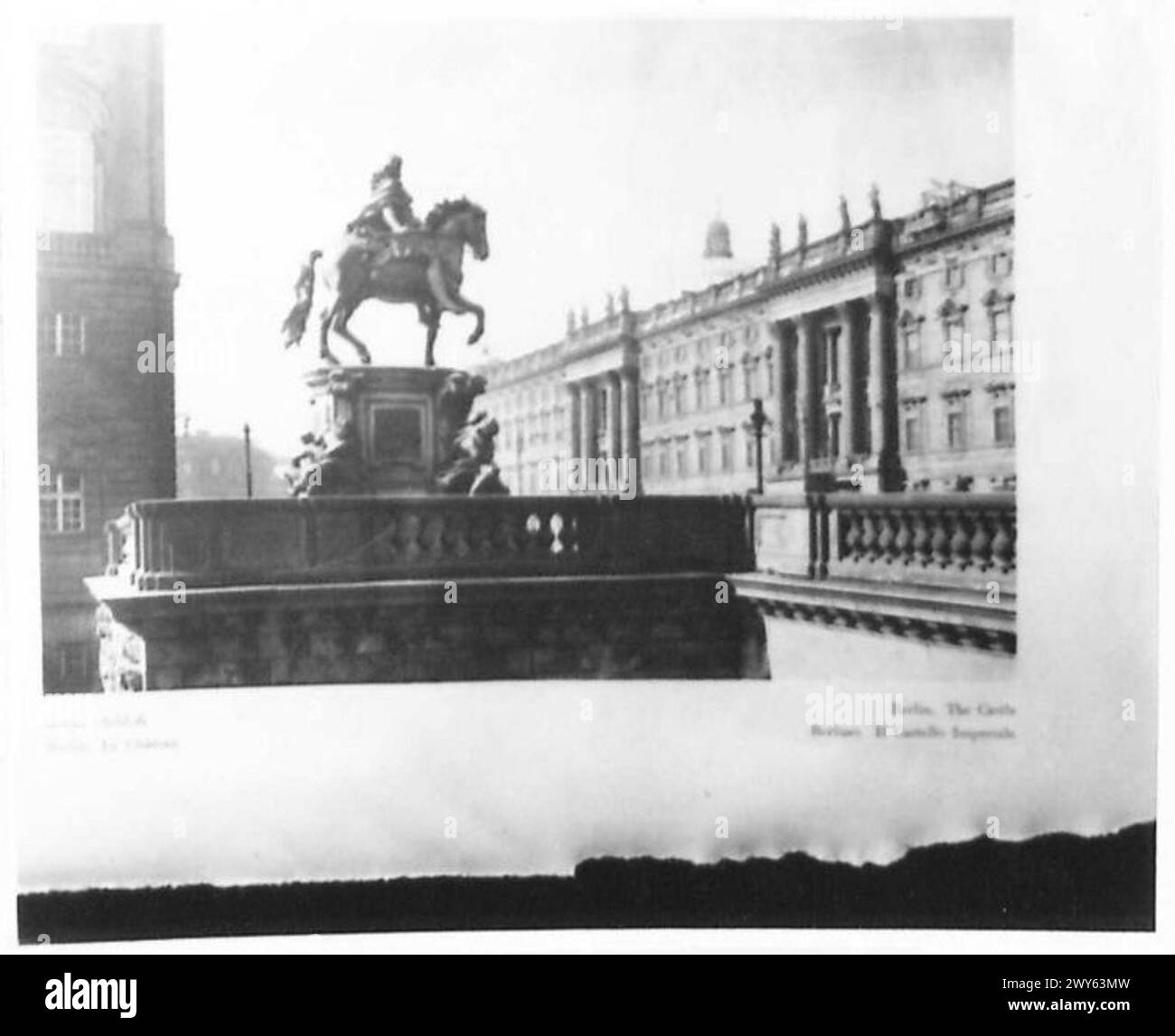 Le château de Berlin tel qu'il apparaissait avant la seconde Guerre mondiale, documenté par l'armée britannique, documents photographiques du 21e groupe d'armées. Banque D'Images