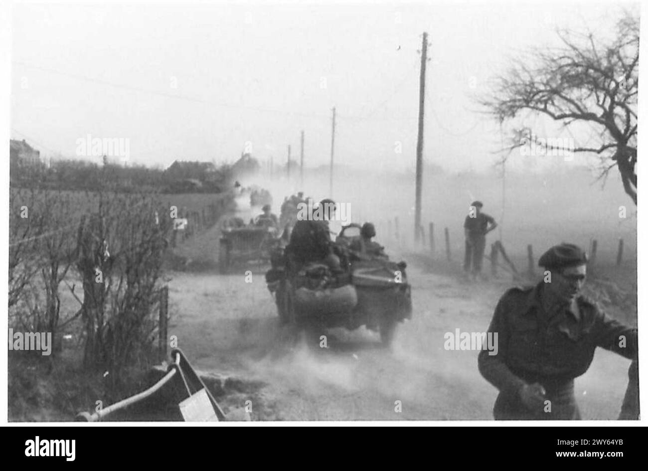 TRAVERSÉE DU RHIN - nos troupes avancent pendant la traversée du Rhin. , Armée britannique, 21e groupe d'armées Banque D'Images