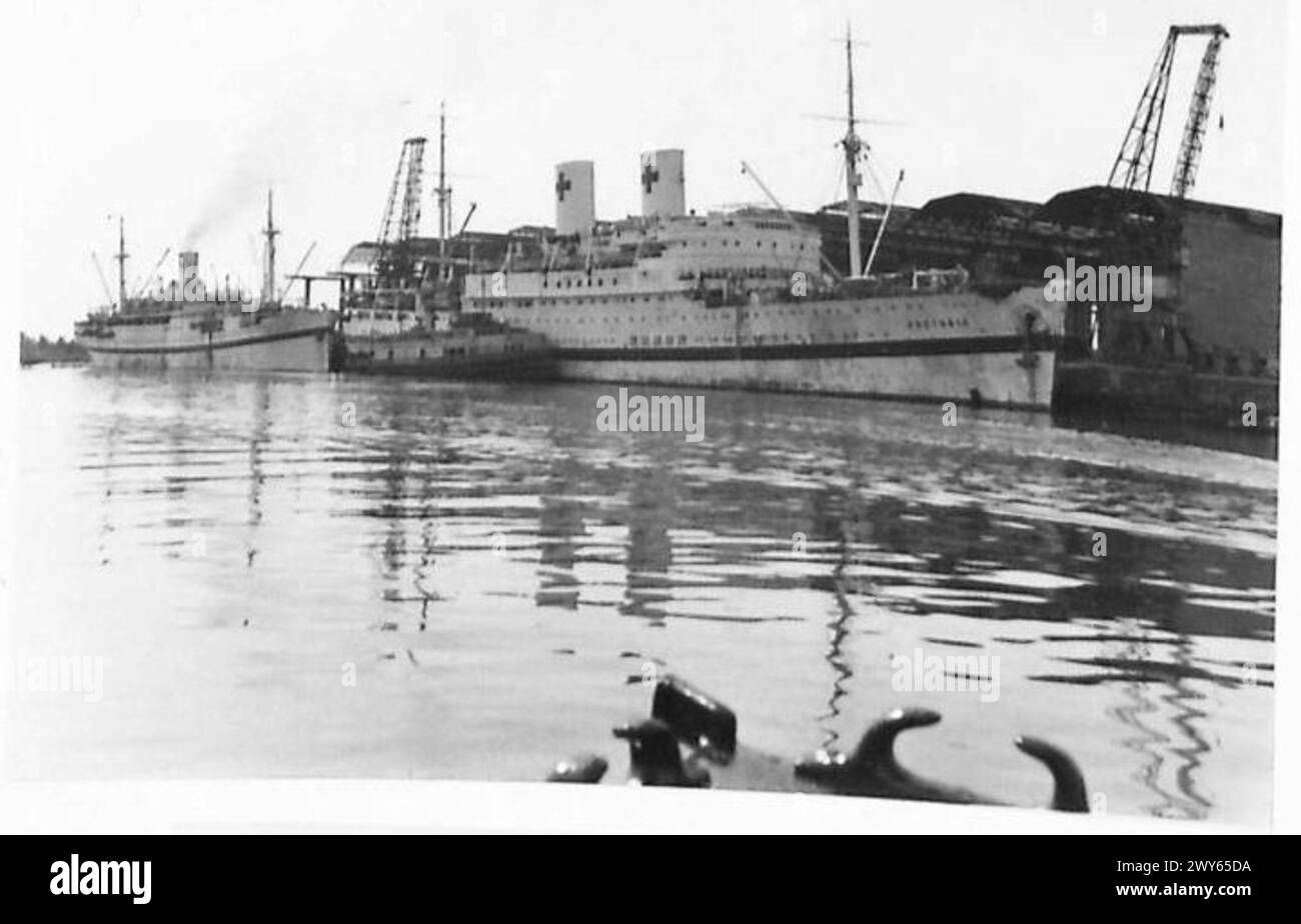 Les navires-hôpitaux allemands le General Sam Martin et Pretoria arrivent à Hambourg avec un ferry à côté, utilisé pour les opérations médicales et de transport pendant la seconde Guerre mondiale. Banque D'Images