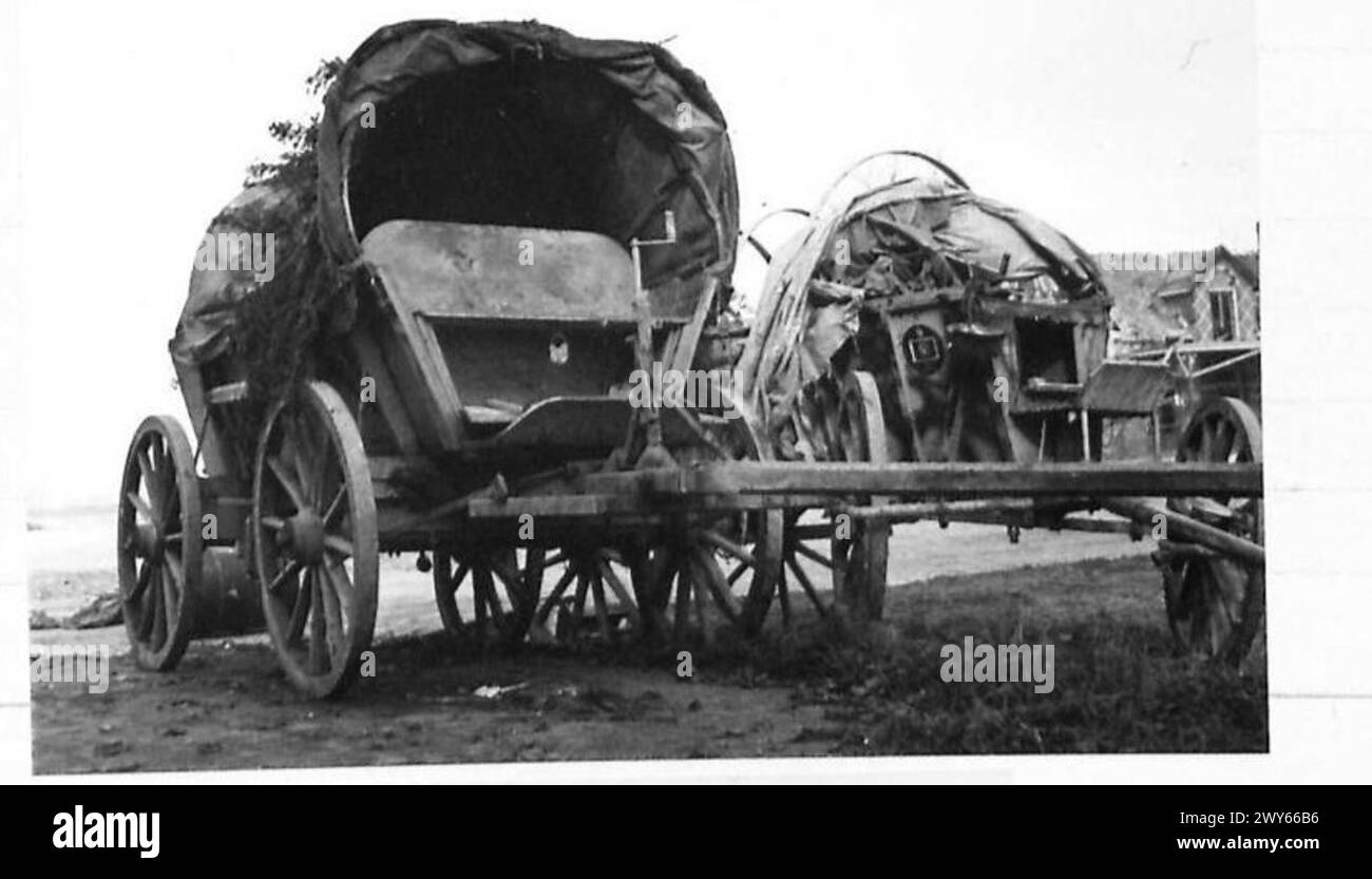 La 53e division atteint Hertogenbosch, rencontrant des véhicules allemands abandonnés tirés par des chevaux au bord de la route, dépassant en nombre les véhicules à essence, lors de l'avance à travers l'Allemagne. Banque D'Images