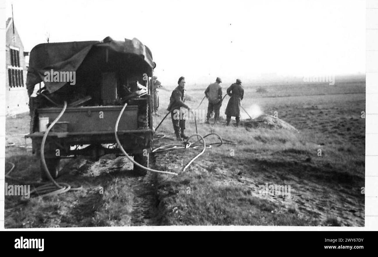 DÉMINAGE (MEIJEL) - méthode à air comprimé utilisée pour la détection des mines. , Armée britannique, 21e groupe d'armées Banque D'Images