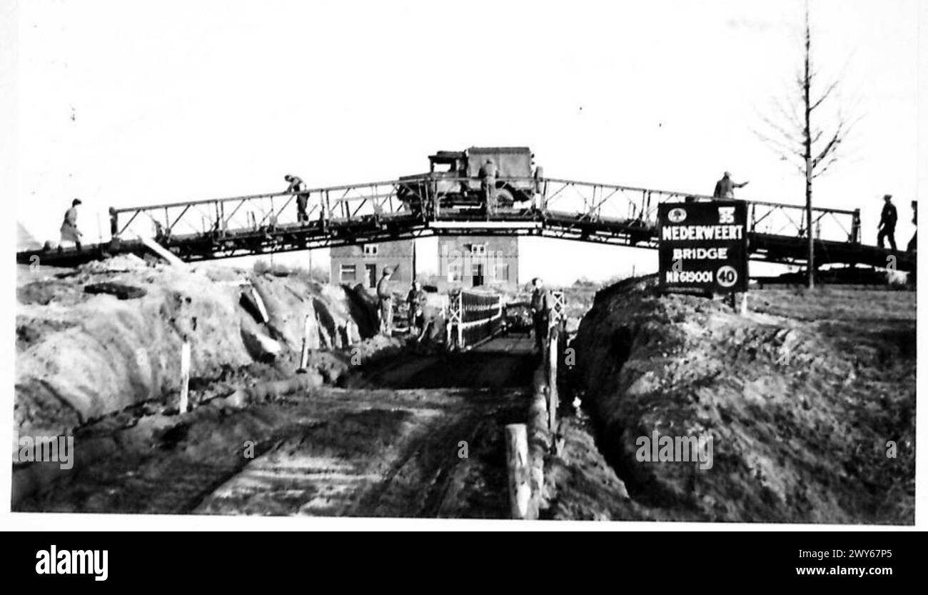 Le pont de Nederweert et les éperons et selles environnants sont documentés par le 21e groupe d'armées britannique, mettant en évidence les infrastructures stratégiques et de transport clés. Banque D'Images