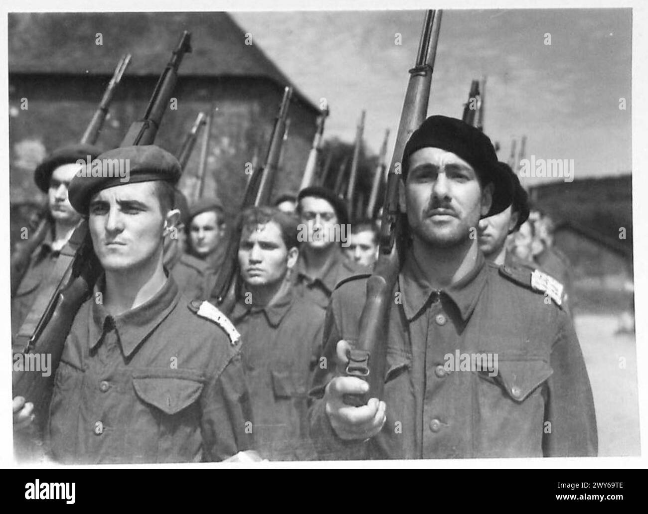 NOUVELLE ARMÉE FRANÇAISE EN FRANCE : LA NAISSANCE D'Une NOUVELLE ARMÉE FRANÇAISE SUR LE SOL FRANÇAIS - types de 'Commando' : bientôt ils aideront les Alliés à chasser les Allemands de France. , Armée britannique, 21e groupe d'armées Banque D'Images