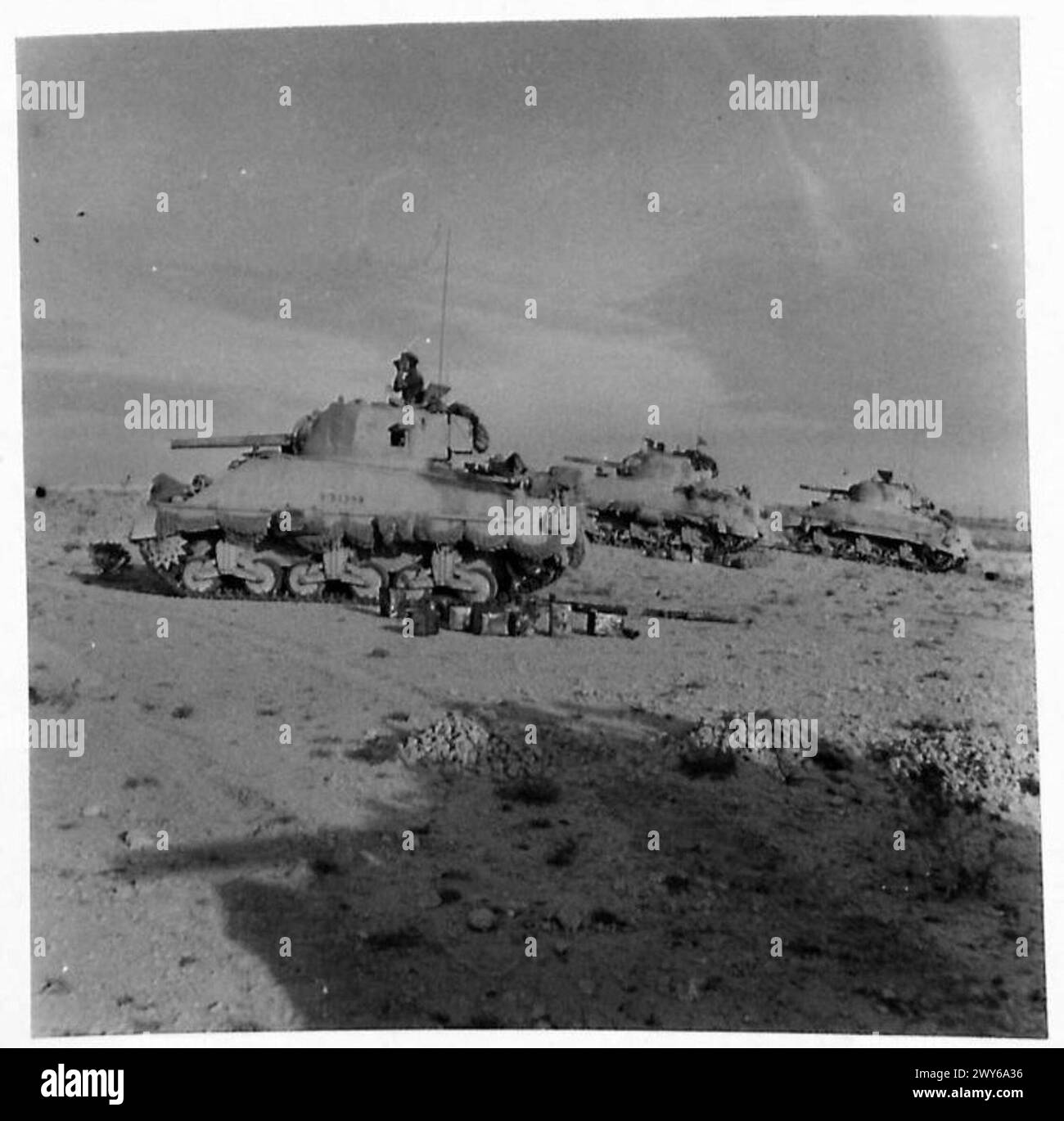 Des civils et des soldats polonais évacués de l'Union soviétique en 1942 assistent à un concert dans un camp de transit en Perse. Les camps de transit à Pahlevi, Mashhad et Téhéran ont fourni de la nourriture, des soins médicaux et des possibilités de rejoindre l'armée ou le travail de guerre après leur libération de la captivité soviétique. Banque D'Images