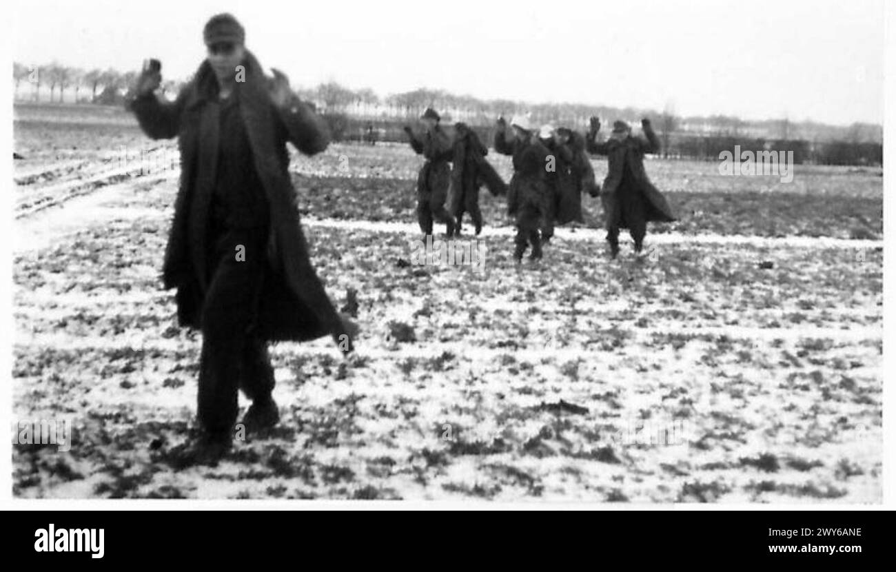 L'ATTAQUE SUR ST. JOOST - NORD DE SCHILBERG - scène du village de Joost. L'opposition était ferme et certains des prisonniers capturés étaient des parachutistes allemands. , Armée britannique, 21e groupe d'armées Banque D'Images