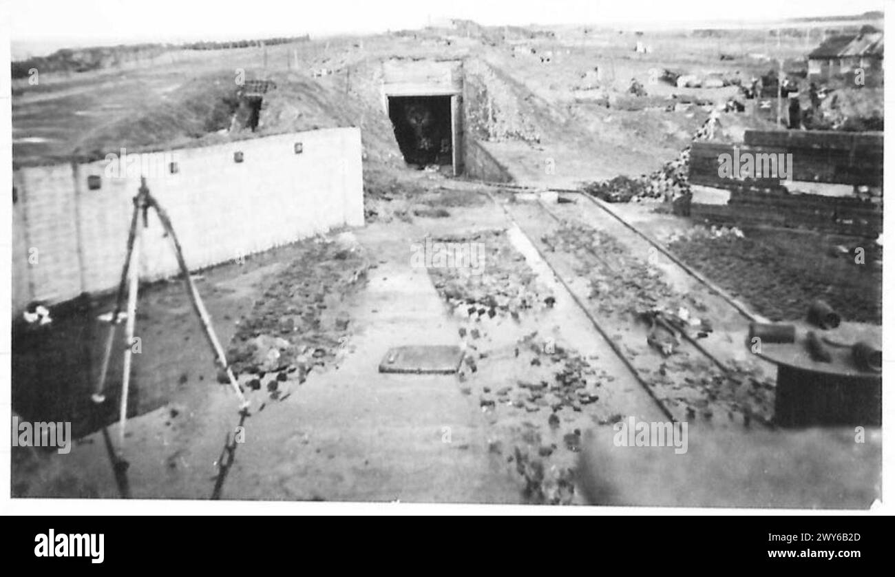 INVASION DE L'ÎLE WALCHEREN [WESTKAPELLE] - Un abri de projecteur souterrain allemand et une rampe sur l'île Walcheren. , Armée britannique, 21e groupe d'armées Banque D'Images