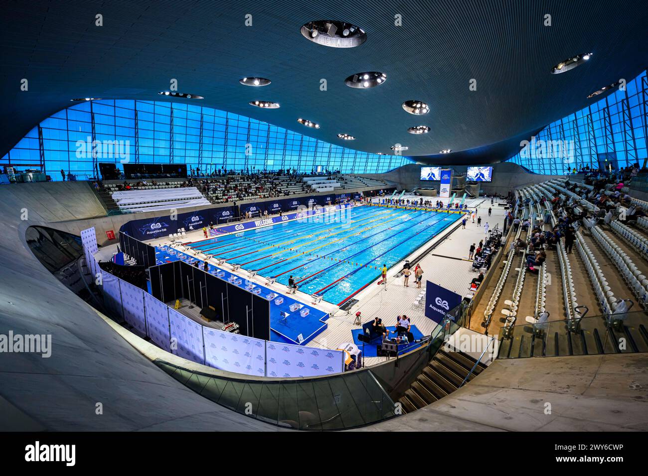 LONDRES, ROYAUME-UNI. 04 avril 2024. Une vue générale de l'intérieur de la piscine pendant les Championnats Speedo Aquatics GB Swimming 2024 - jour 3 au London Aquatics Centre le jeudi 04 avril 2024. LONDRES ANGLETERRE. Crédit : Taka G Wu/Alamy Live News Banque D'Images