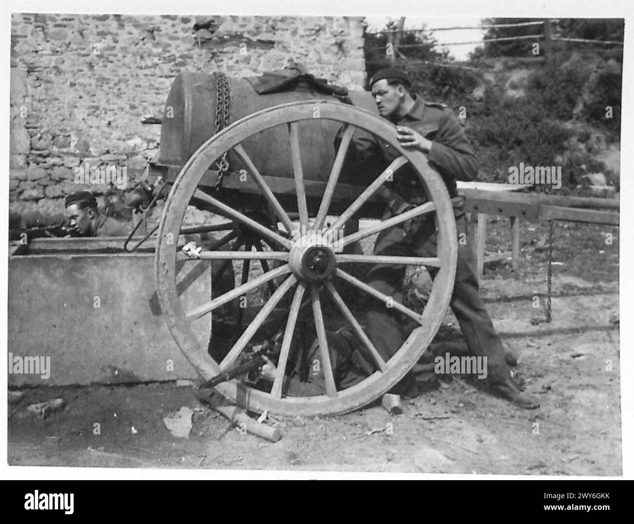 Un officier commando qui a servi dans la Légion étrangère française à partir de 1926 a été capturé par les Allemands en 1940, s'est échappé en Tunisie via la Turquie, a rejoint le Maquis et a aidé à organiser la résistance à Caen avant le débarquement en Normandie, dans le cadre des opérations de l'armée britannique. Banque D'Images