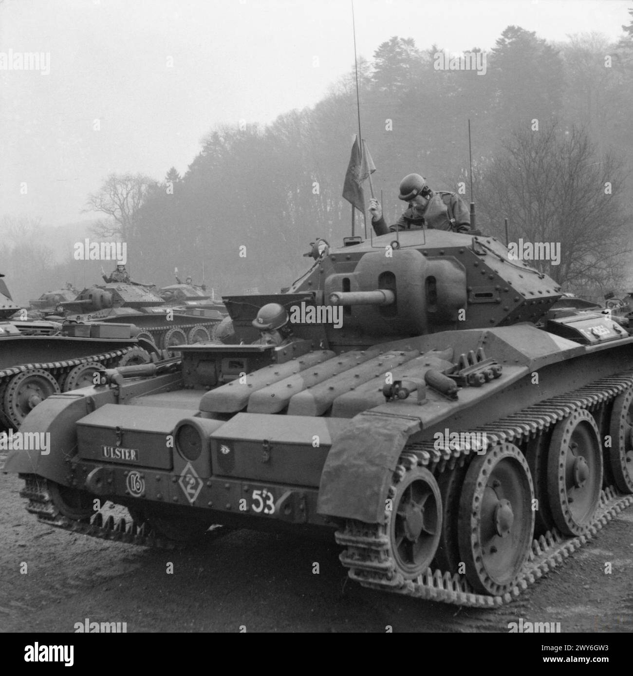 Les chars Covenanter de la 2e (blindée) Irish Guards, Guards Armoured Division, sont inspectés dans le Southern Command le 3 mars 1942, illustrant la préparation et l'entretien des chars britanniques. Banque D'Images