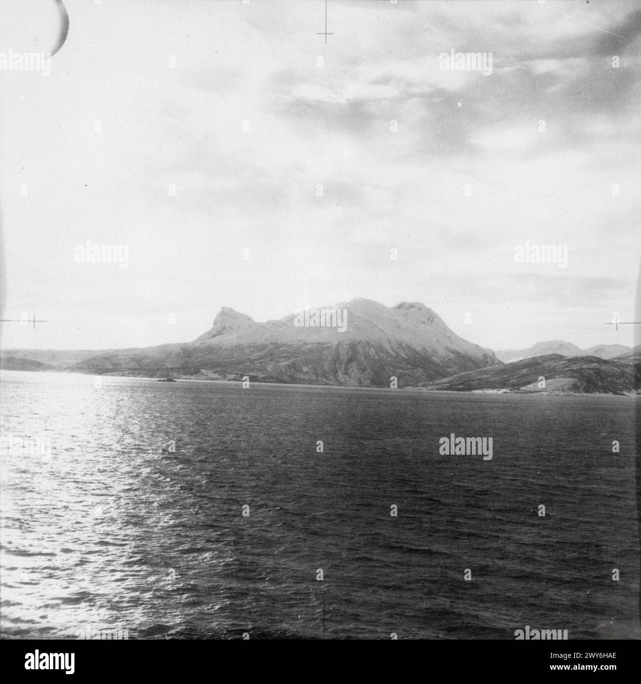 Des photographies aériennes d'un avion de la Fleet Air Arm documentent l'action navale britannique au large de Narvik le 14 avril 1940, le lendemain du raid, la première Guerre mondiale Banque D'Images