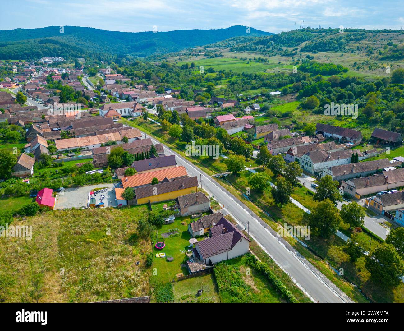 Maisons saxonnes typiques dans le village roumain Bazna Banque D'Images
