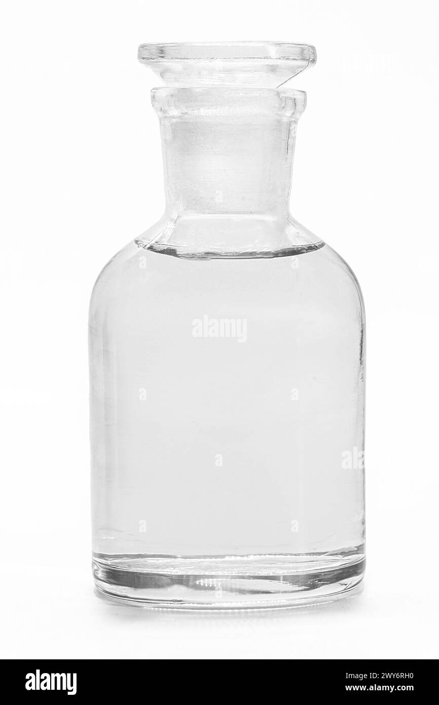 Pesticide liquide diéthyltoluamide DEET 99% TC pour répulsif contre les moustiques, en flacon de réactif. Produit chimique utilisé pour le poison, les répulsifs et les pesticides Banque D'Images