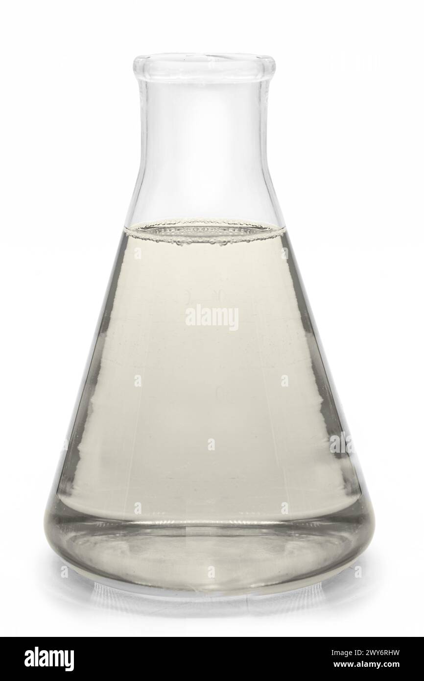 Pesticide liquide diéthyltoluamide DEET 99% TC pour répulsif contre les moustiques, en flacon de réactif. Produit chimique utilisé pour le poison, les répulsifs et les pesticides Banque D'Images