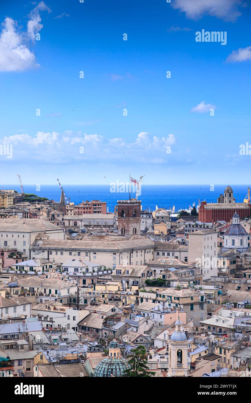 architecture, attraction, belvédère, bâtiment, ville, horizon de la ville, paysage urbain, côte, croisière, destination de croisière, bateau de croisière, vacances de croisière, europe, Banque D'Images