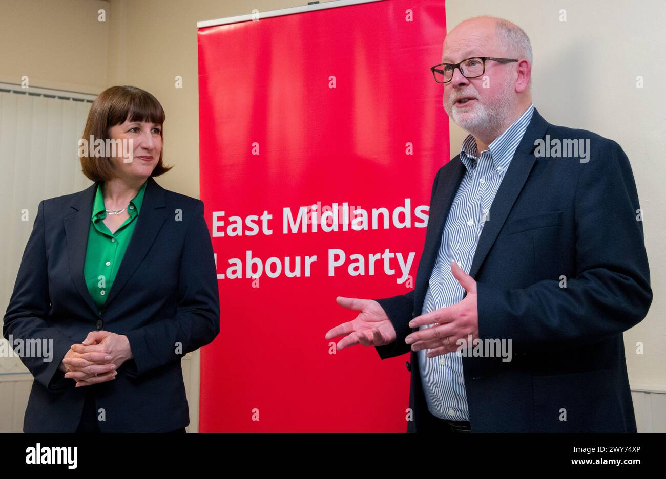 Rachel Reeves députée, chancelière fantôme du Parti travailliste et Steve Yemm P.P.C. pour Mansfield, Nottinghamshire. Banque D'Images
