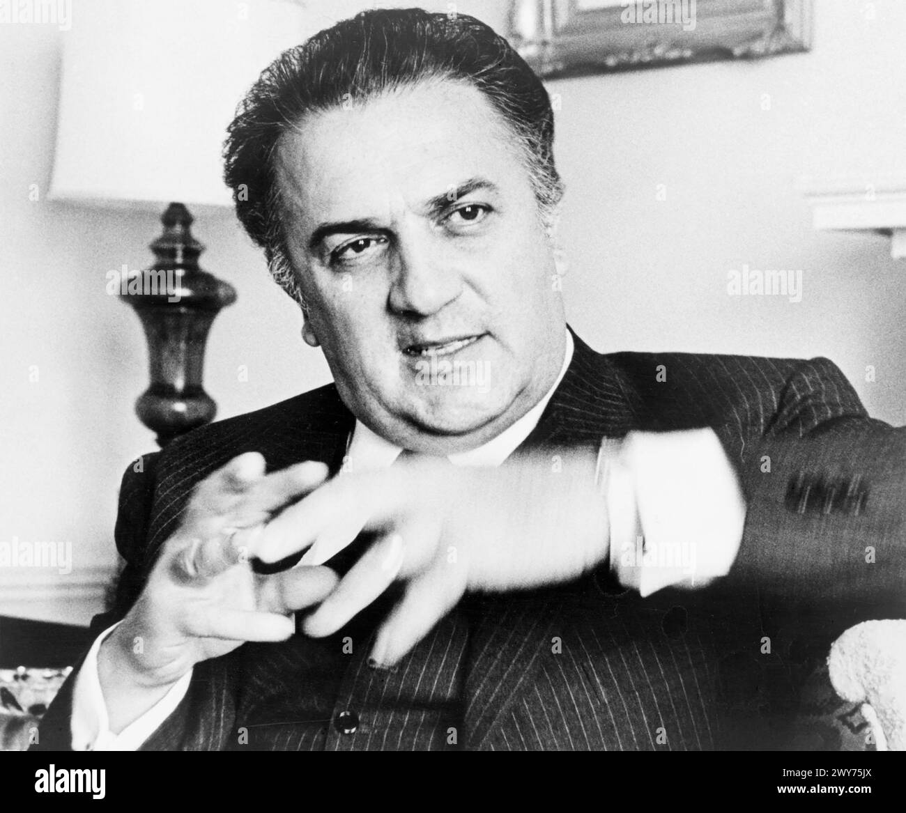 FEDERICO FELLINI (1920-1993) producteur italien en 1965 Banque D'Images
