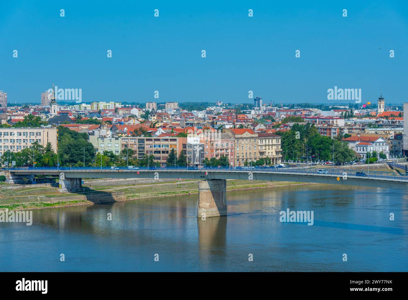 Vue panoramique de Novi Sad depuis la forteresse de Petrovaradin en Serbie Banque D'Images