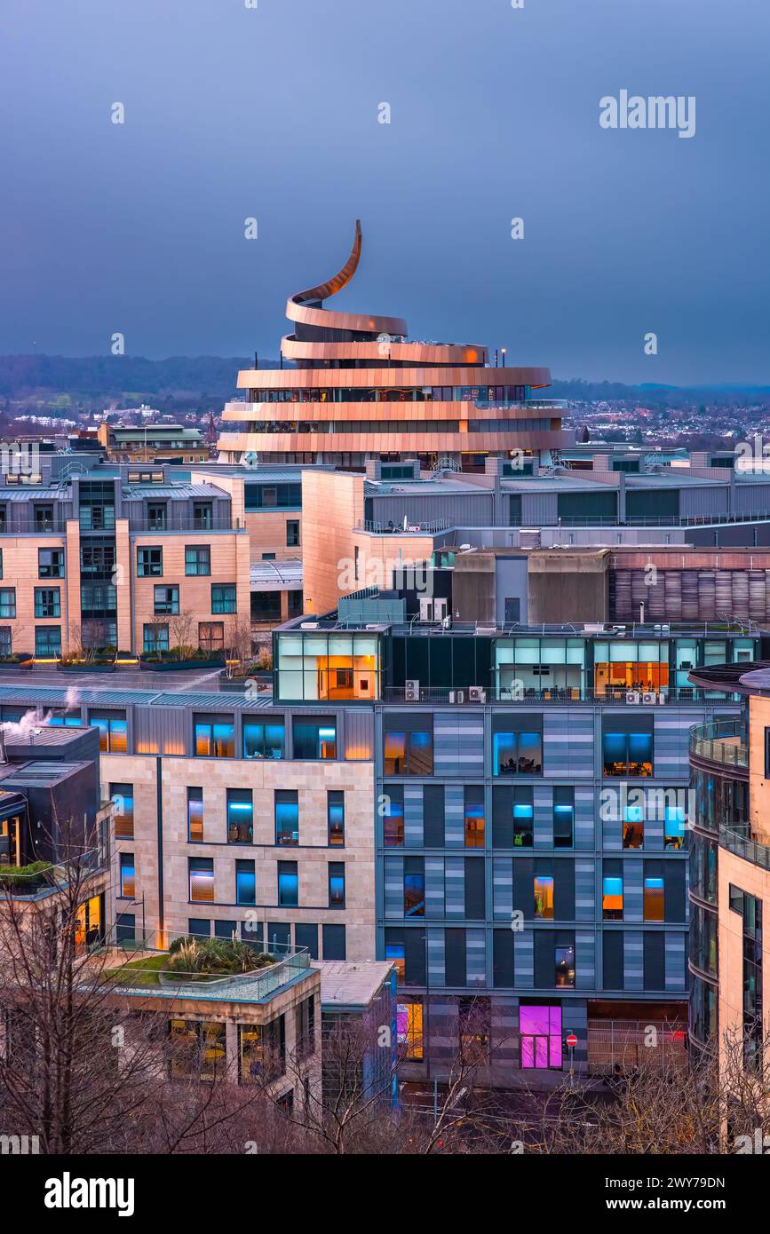 W Hôtel au crépuscule, vu de Calton Hill à Édimbourg, en Écosse Banque D'Images