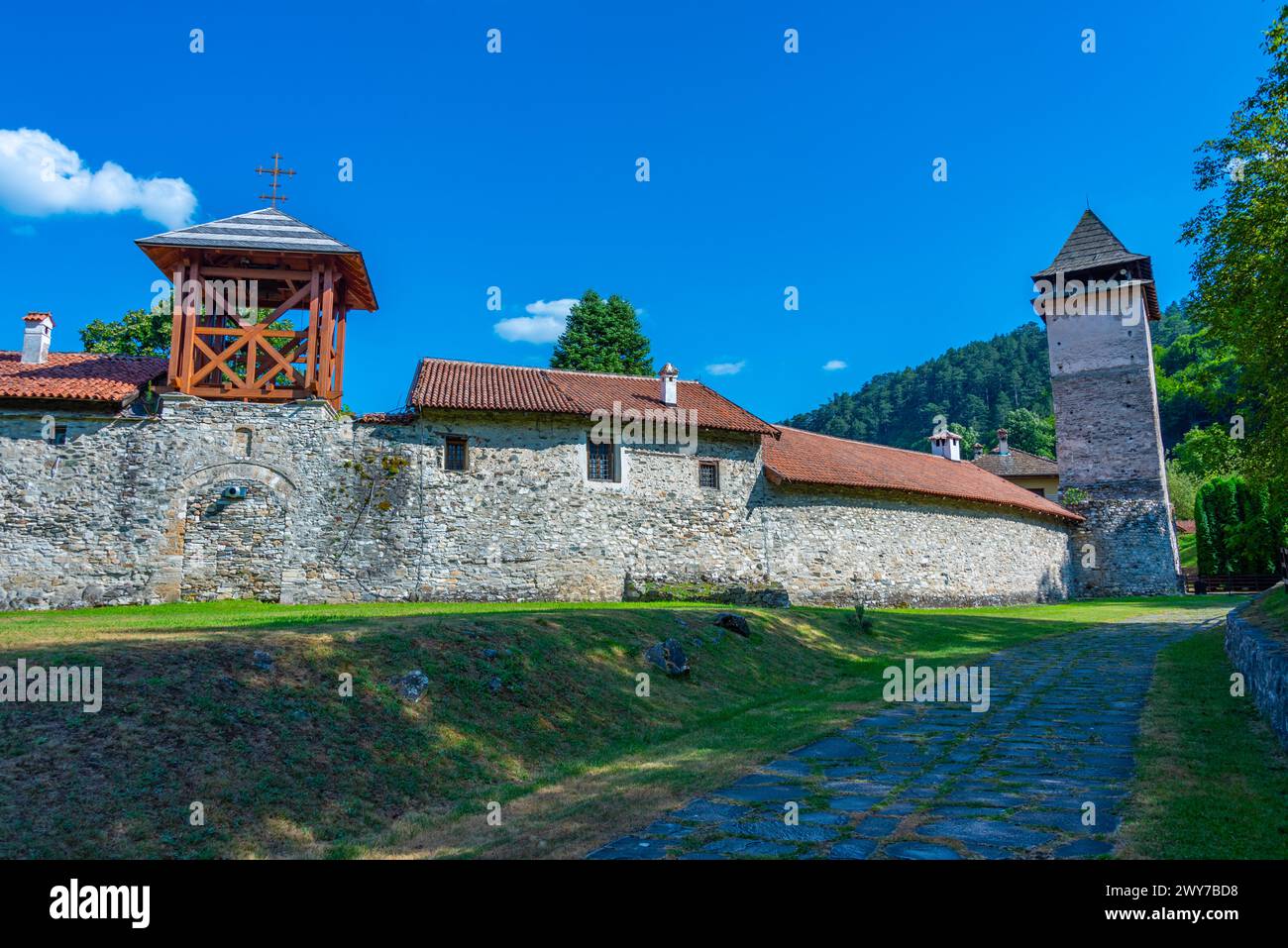 Monastère de Studenica pendant une journée ensoleillée en Serbie Banque D'Images