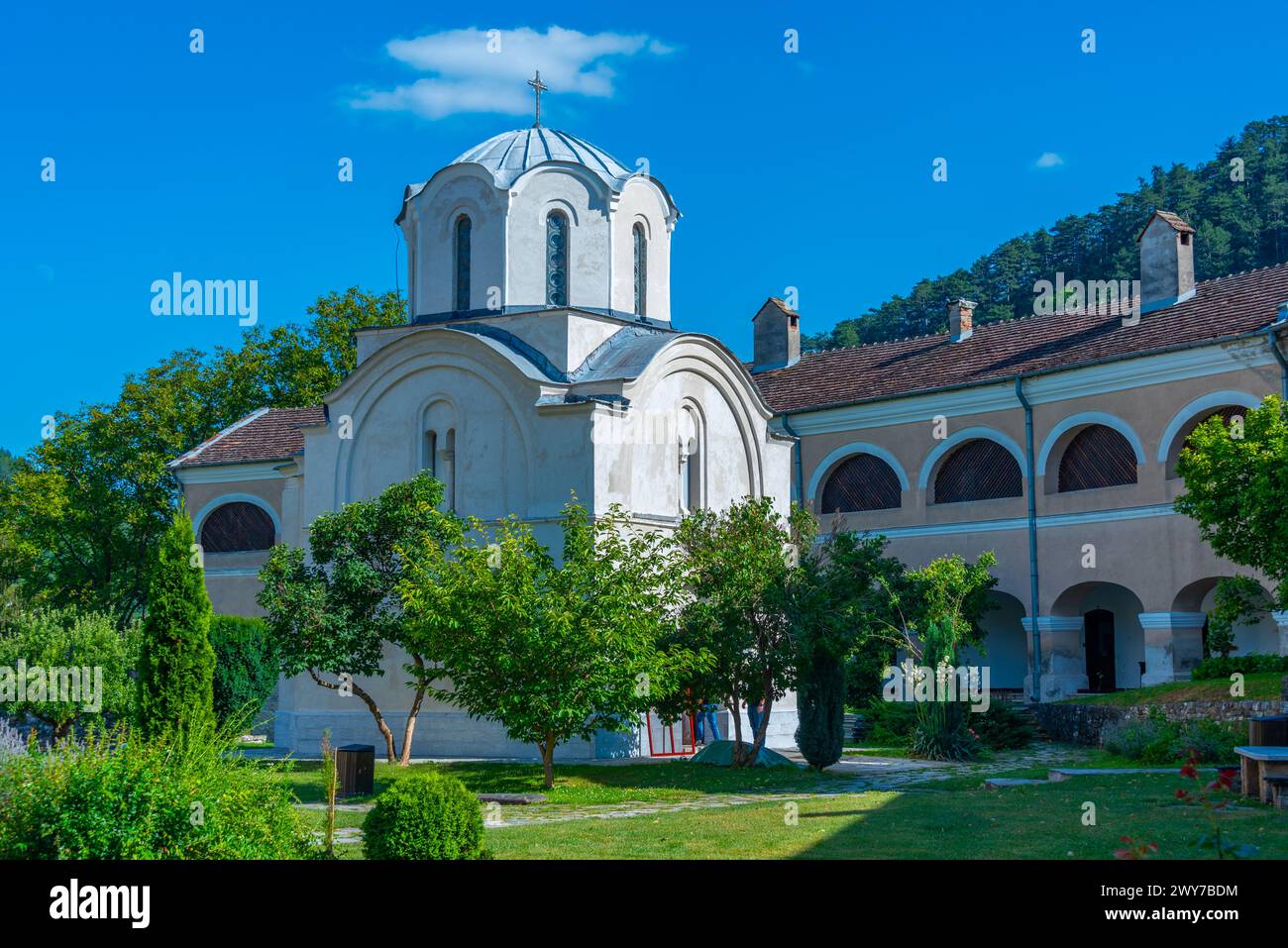 Monastère de Studenica pendant une journée ensoleillée en Serbie Banque D'Images