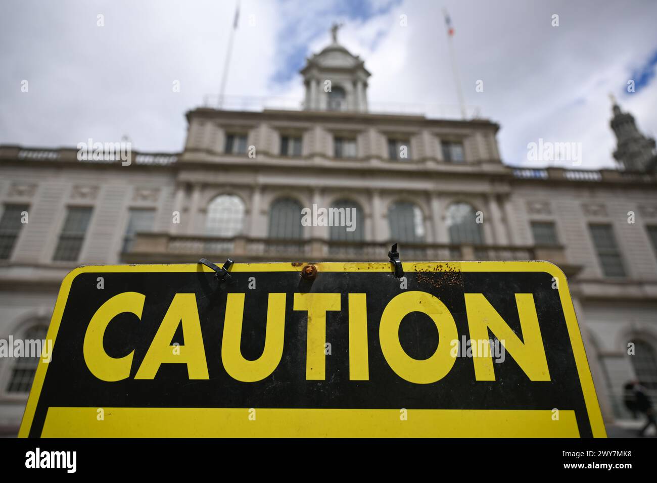 New York City Hall, le siège du gouvernement de la ville de New York, situé au centre de City Hall Park dans le quartier Civic Center de Lower Manhattan en avril Banque D'Images