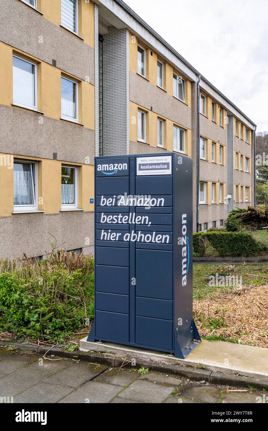 Amazon Locker, station de ramassage pour colis et envois dans une zone résidentielle, à Hagen Vorhalle, NRW, Allemagne Banque D'Images