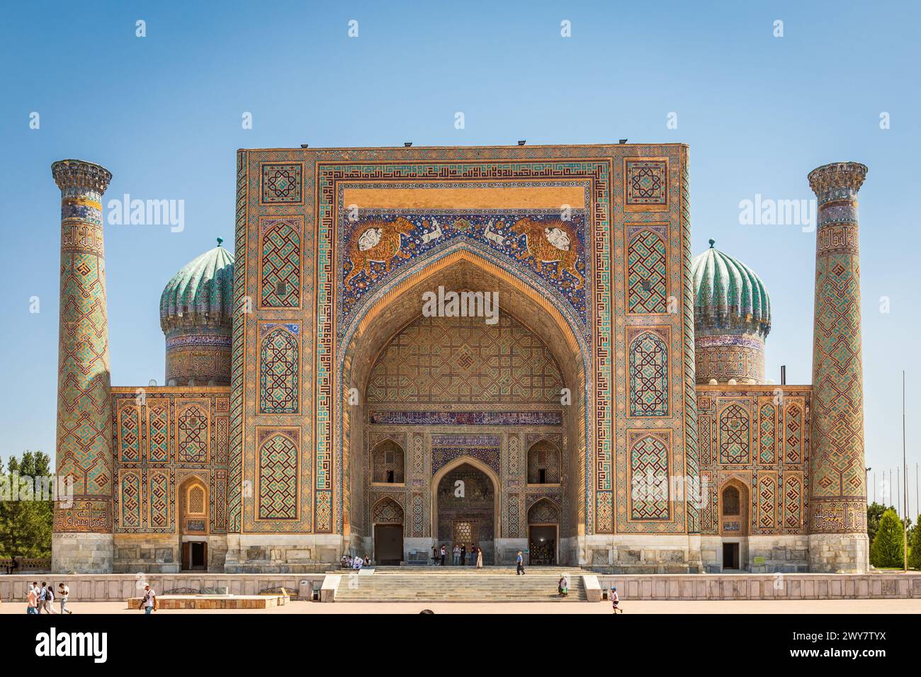 Samarkand, Samarqand, Ouzbékistan, Asie centrale. 27 août 2021. Les Ulugh supplient Madrasa dans le Registan à Samarcande. Banque D'Images