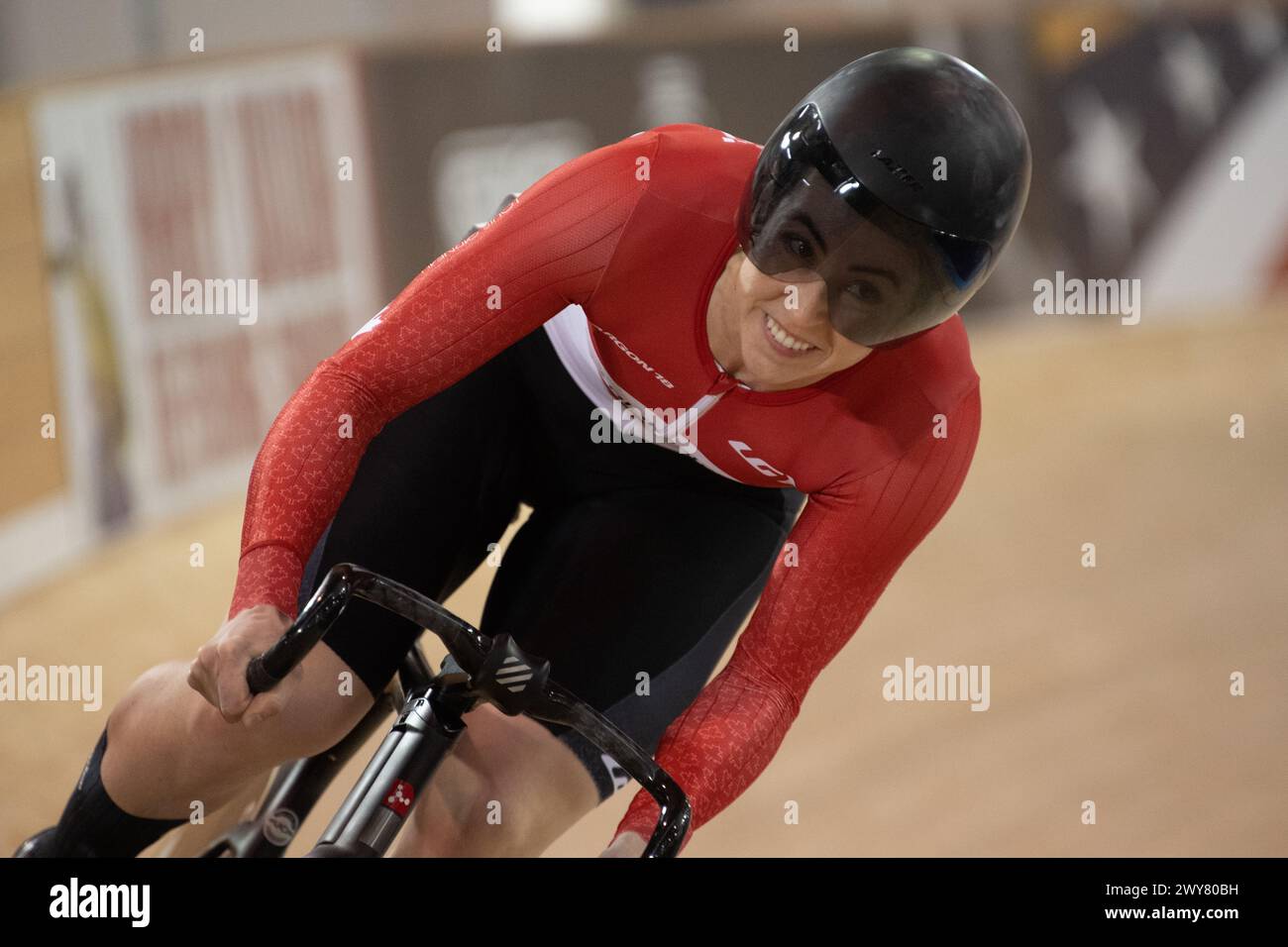 Los Angeles, Californie, États-Unis. 4 avril 2024. Sarah Orban, du Canada, dans le contre-la-montre du 200 mètres féminin, se qualifiant pour le sprint jumelé. Crédit : Casey B. Gibson/Alamy Live News Banque D'Images