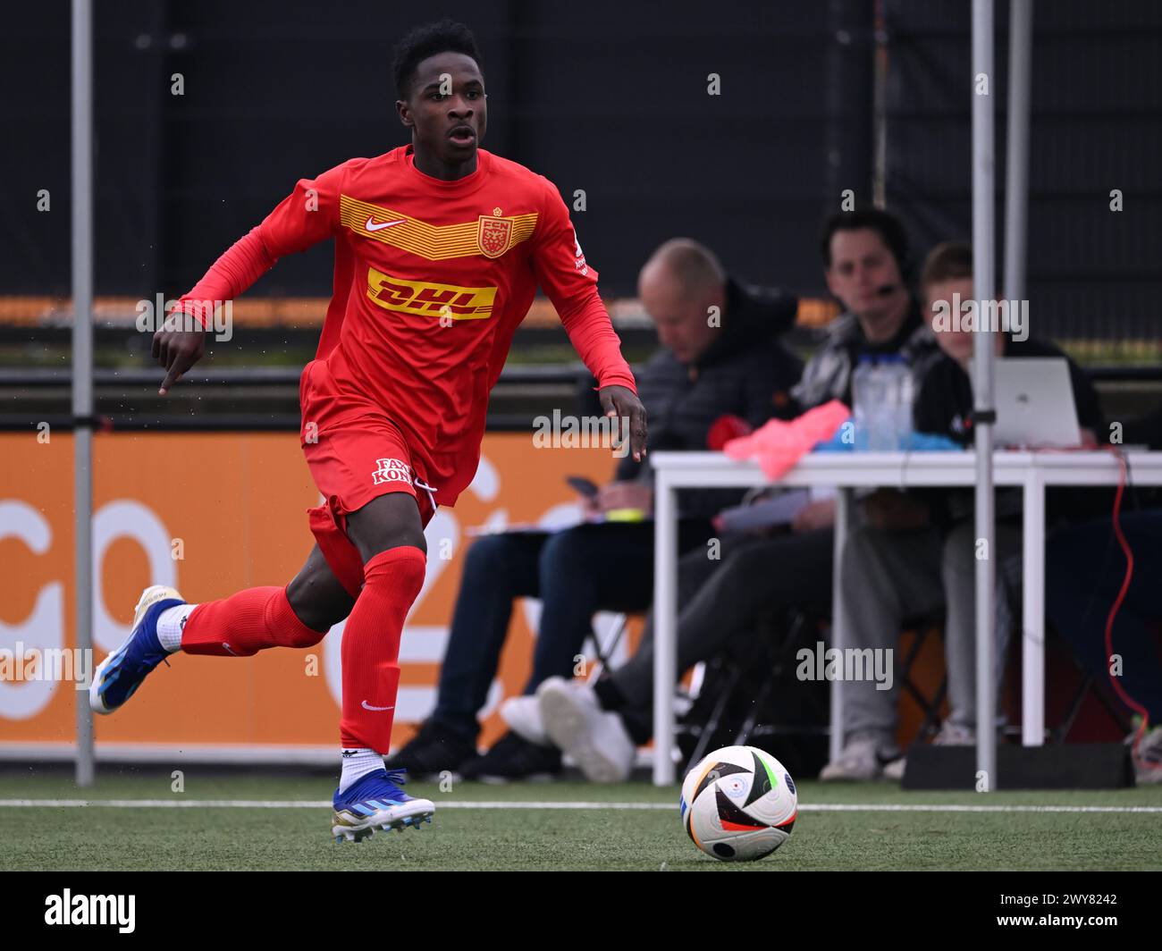 AMSTERDAM - Prince Amoako FC Nordsjaelland U17 lors du match Ajax future Cup 2024 entre CF Pachuca O17 et FC Nordsjaelland O17 au complexe sportif de Toekomst le 1er avril 2024 à Amsterdam, pays-Bas. ANP | Hollandse Hoogte | GERRIT VAN COLOGNE Banque D'Images