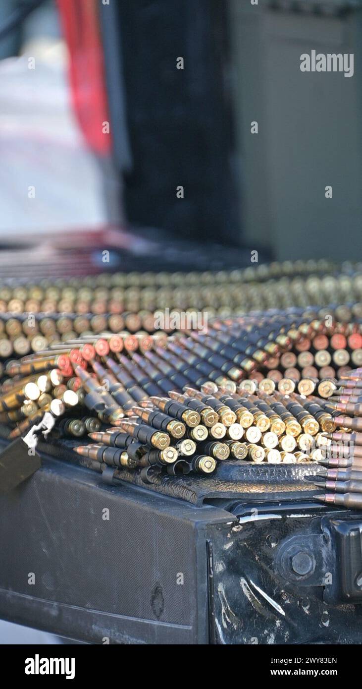 Fort Indiantown Gap, Pennsylvanie, États-Unis. 4 avril 2024. Pile de munitions. Les soldats américains avec la Garde nationale de Pennsylvanie se préparent à tirer des mitrailleuses légères M249 pendant le cours d'armes individuelles à Fort Indiantown Gap, Pennsylvanie, le 4 avril 2024. La CBI est offerte par la branche d'entraînement individuel de la Garde nationale de Pennsylvanie. (Image de crédit : © Kate Kramer/U.S. Army/ZUMA Press Wire) USAGE ÉDITORIAL UNIQUEMENT ! Non destiné à UN USAGE commercial ! Banque D'Images