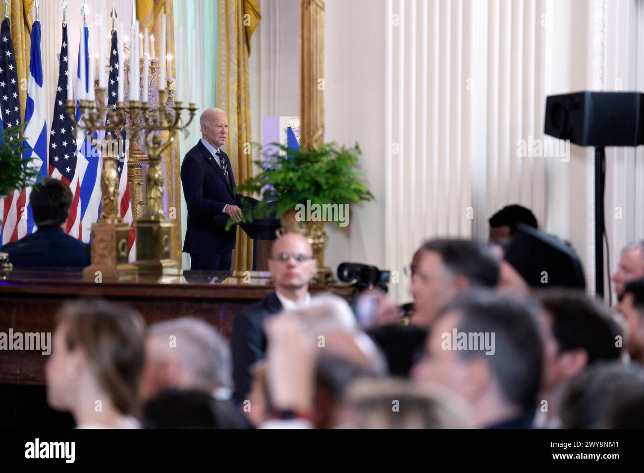 Le président AMÉRICAIN Joe Biden prononce un discours lors d'une réception célébrant le jour de l'indépendance grecque dans la salle est de la Maison Blanche à Washington le 4 avril 2024. Crédit : Yuri Gripas / piscine via CNP Banque D'Images