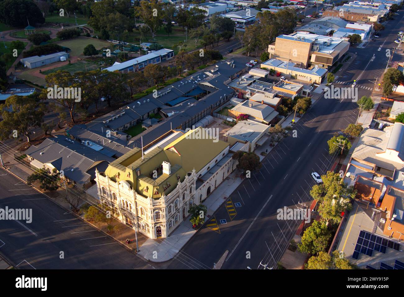 Aérien du bâtiment historiquement important. Et le Trade Hall orné sur Blende Street à Broken Hill Nouvelle-Galles du Sud Australie Banque D'Images