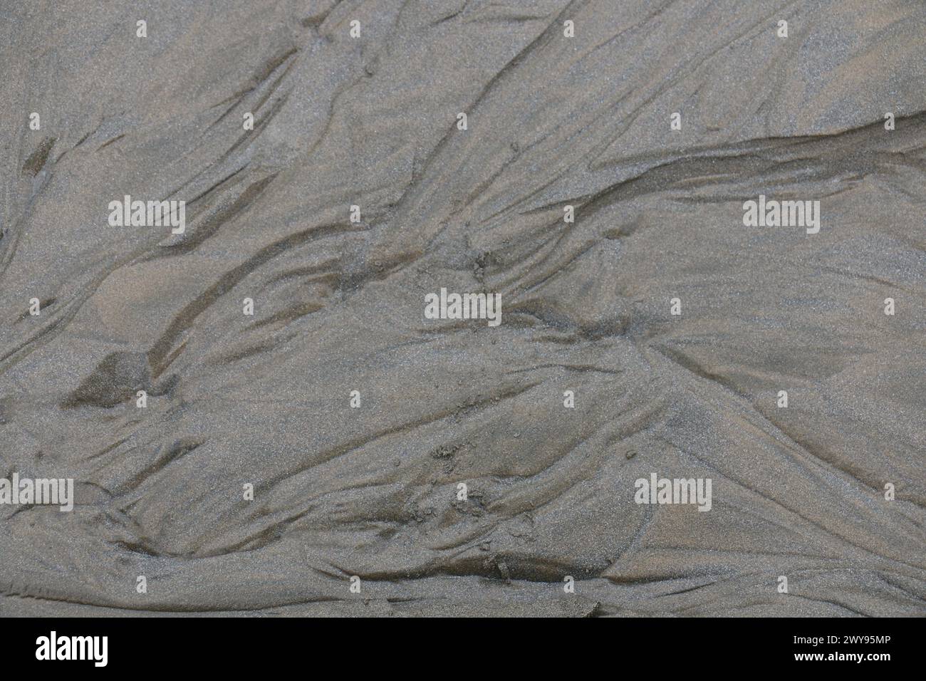 Toutes les textures trouvées près de Beach Pier Like Old Boat, Sand, Moss, Broken Concrete, Painted Metals, pavés, empreintes de pieds Banque D'Images