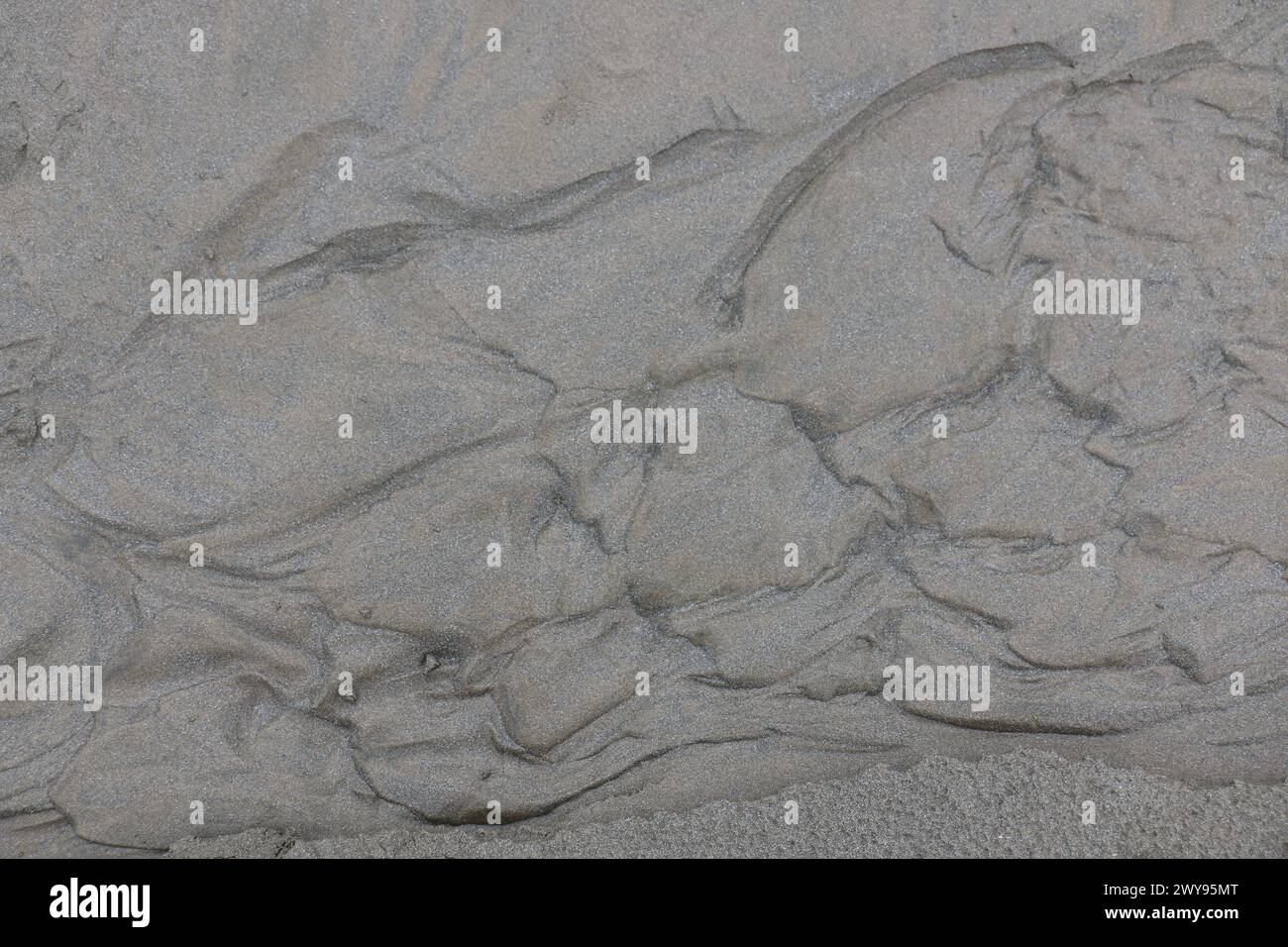 Toutes les textures trouvées près de Beach Pier Like Old Boat, Sand, Moss, Broken Concrete, Painted Metals, pavés, empreintes de pieds Banque D'Images