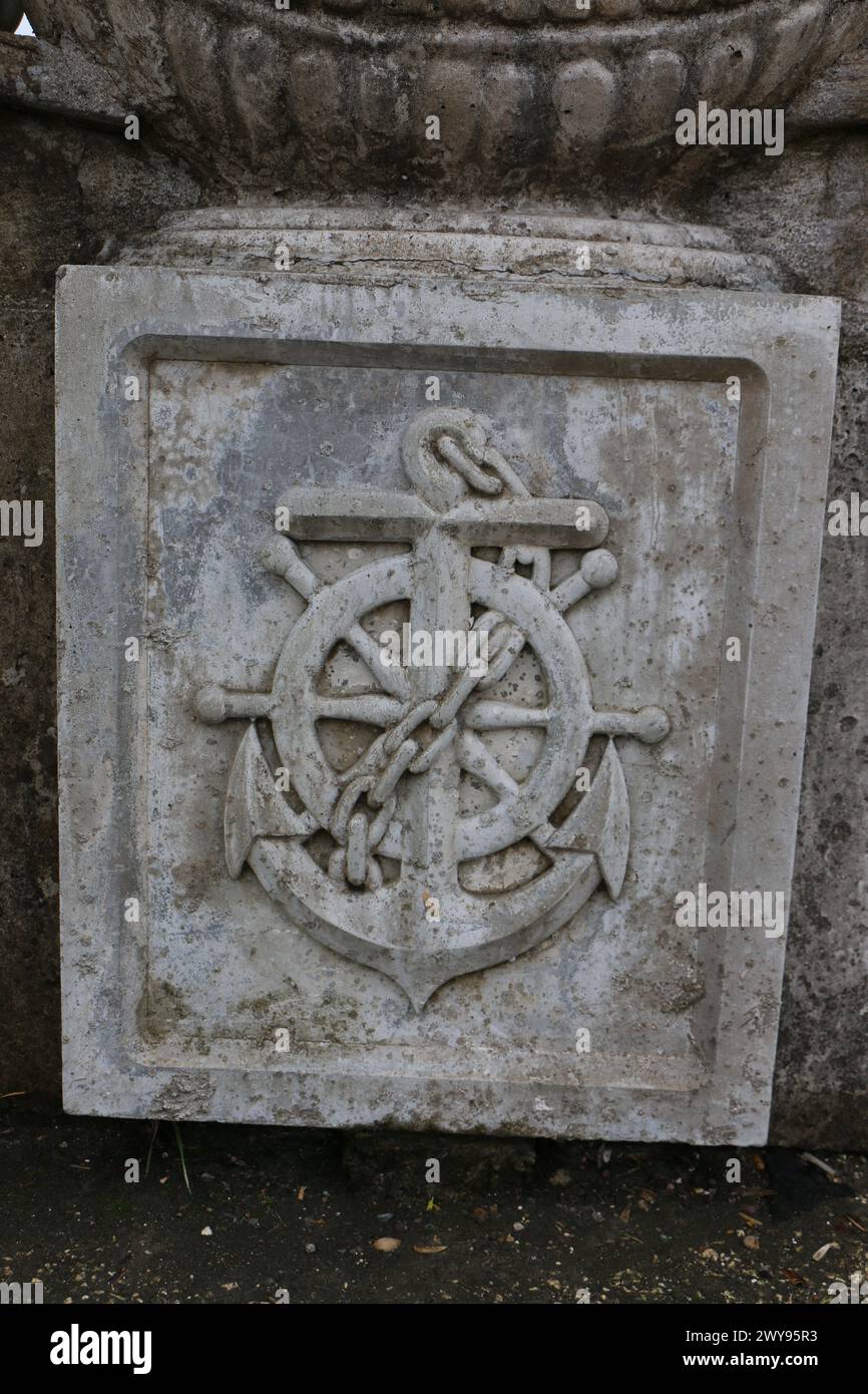 Toutes les textures trouvées près de Beach Pier Like Sand, Moss, Broken Concrete, Painted Metals, Cobblestones, métal rouillé, béton fissuré, béton peint. Banque D'Images