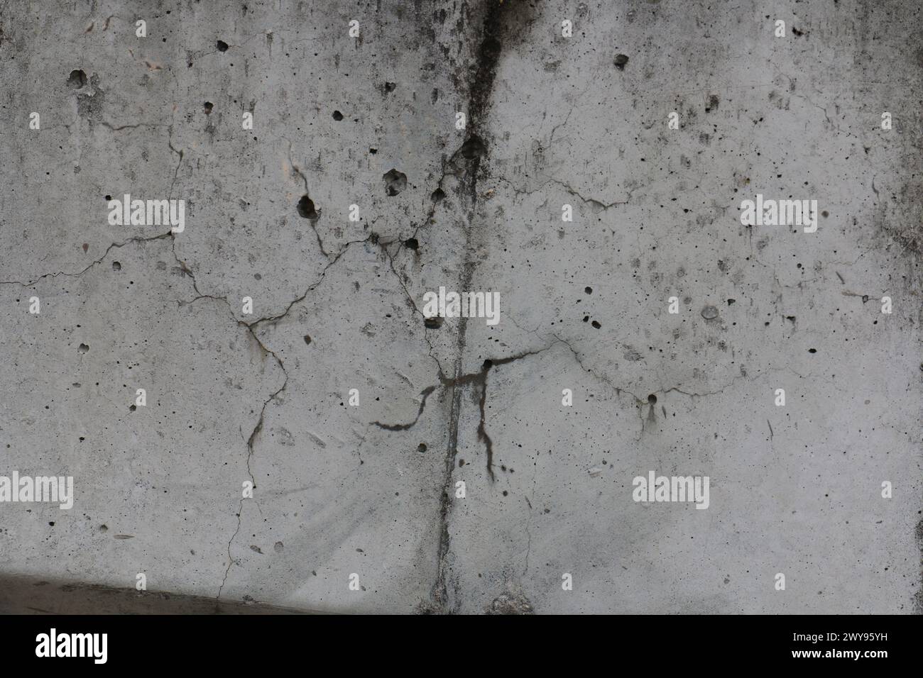 Toutes les textures trouvées près de Beach Pier Like Sand, Moss, Broken Concrete, Painted Metals, Cobblestones, métal rouillé, béton fissuré, béton peint. Banque D'Images