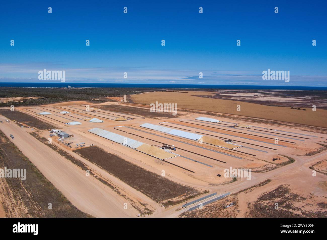Vol aérien des opérations de soute à céréales de T ports à Lucky Bay en Australie méridionale Banque D'Images
