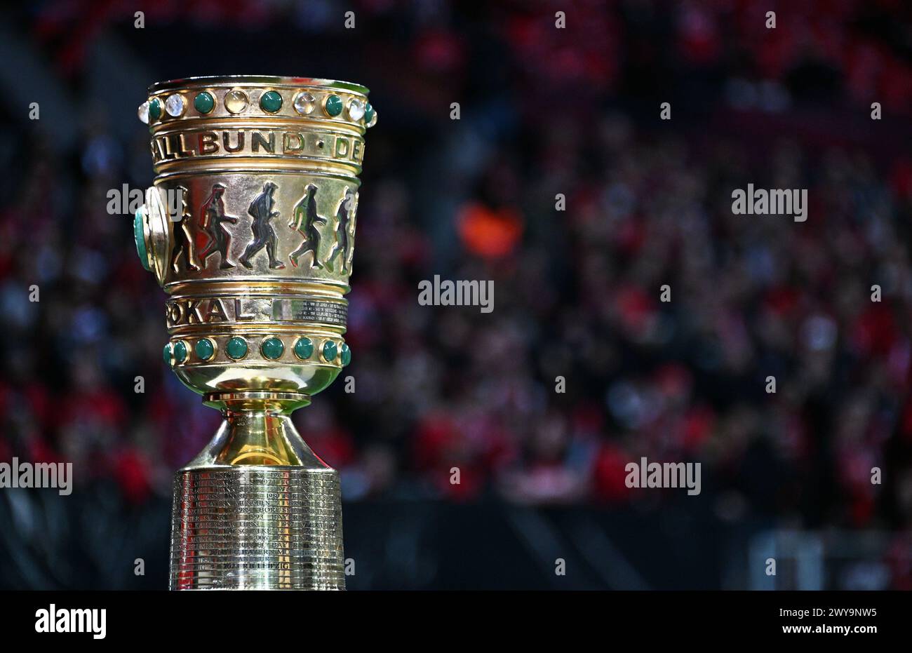 Football, Allemagne, hommes, saison 2023/2024, demi-finale de la DFB Cup, BayArena Leverkusen, Bayer Leverkusen - Fortuna Düsseldorf ; Coupe DFB Banque D'Images
