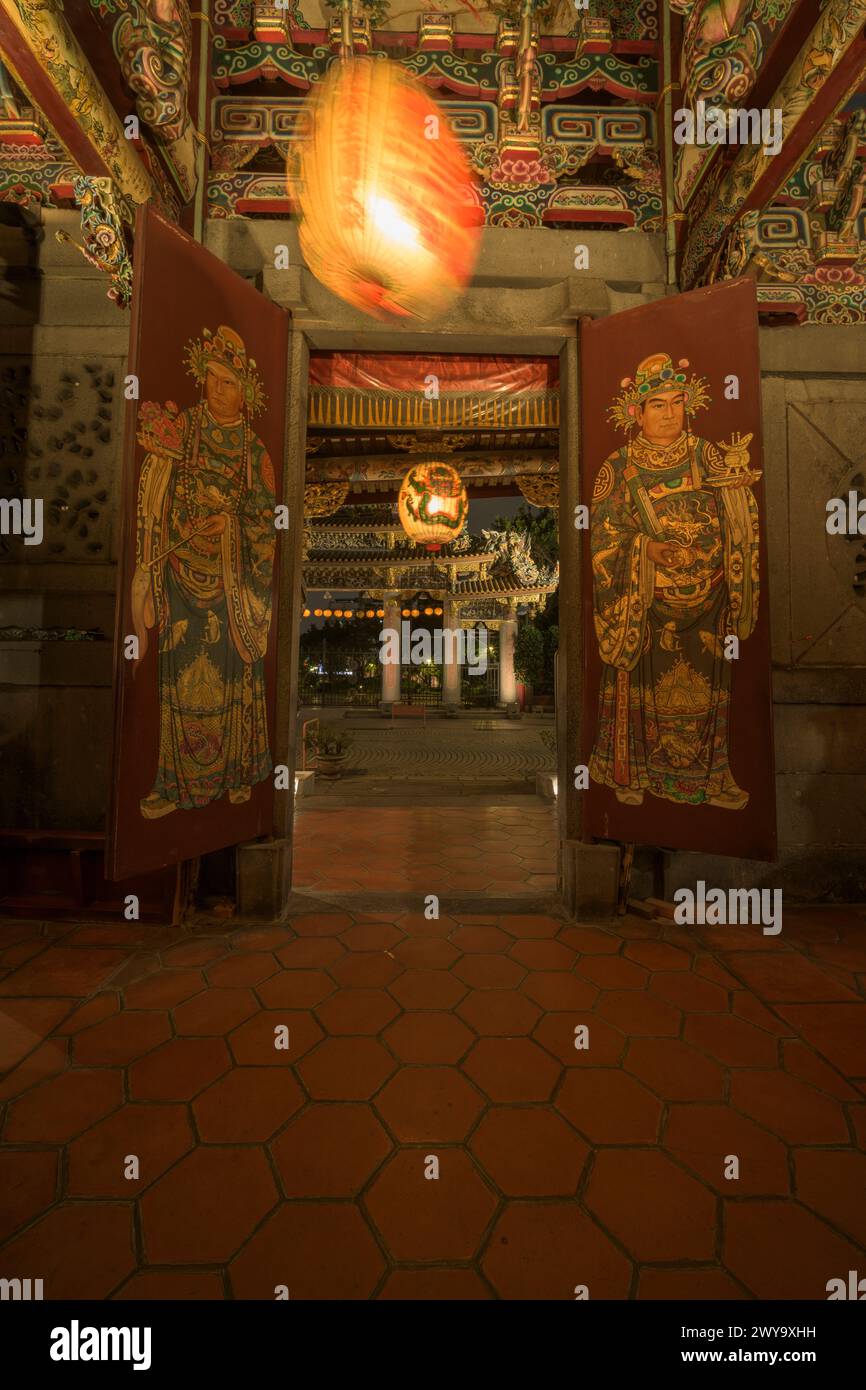 Entrée au temple de Bao'an la nuit Banque D'Images