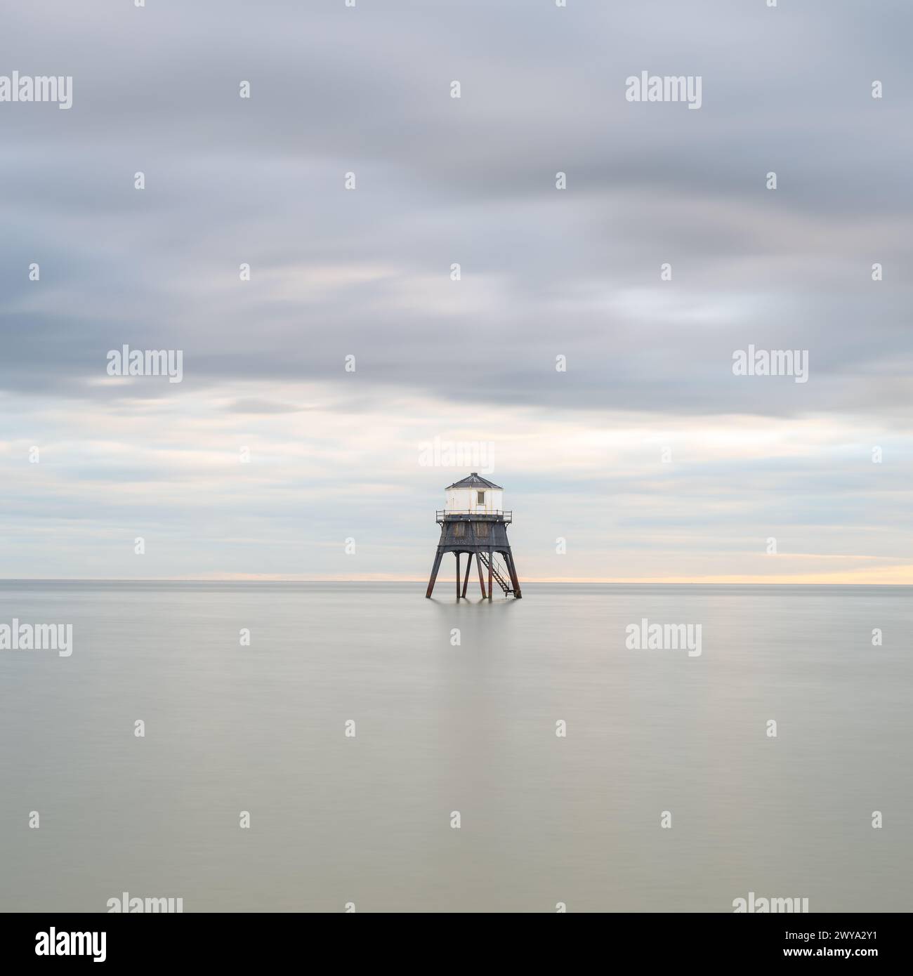 Phare de Dovercourt dans la mer du Nord uk longue exposition beaux-arts Banque D'Images