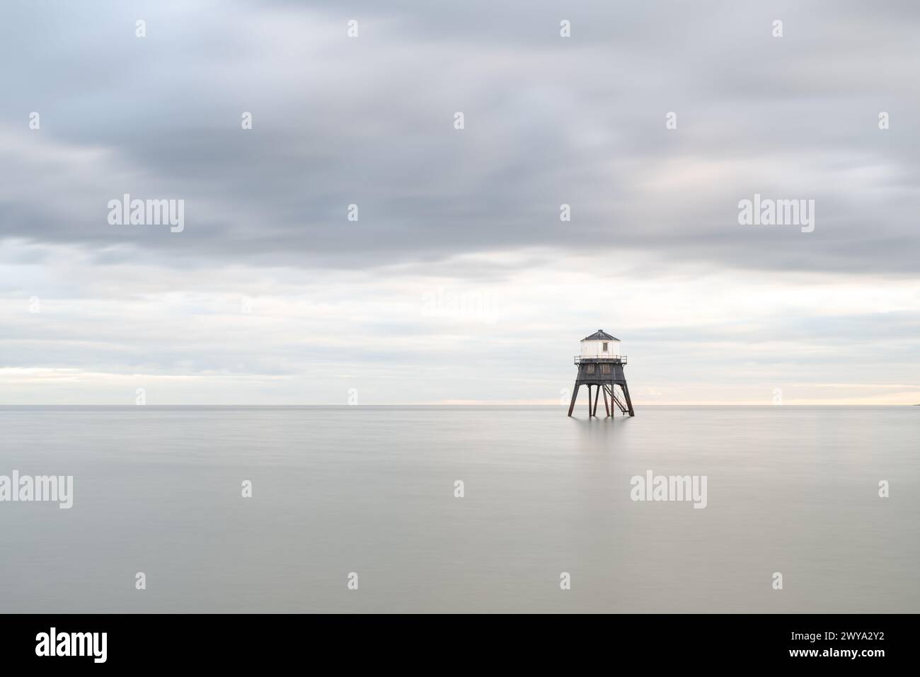 Phare de Dovercourt dans la mer du Nord uk longue exposition beaux-arts Banque D'Images