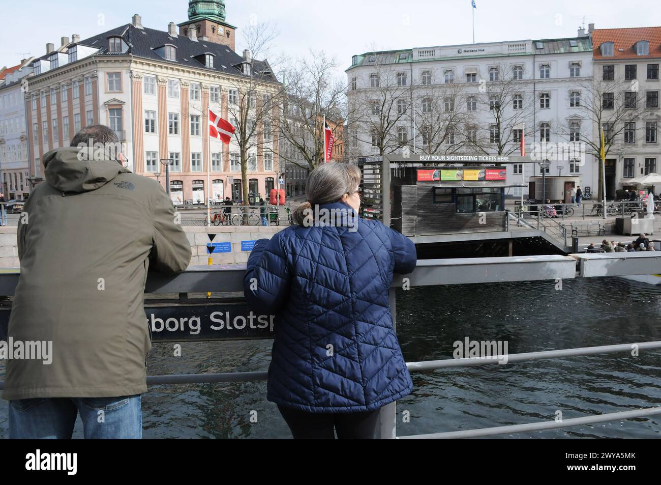 Copenhague, Danemark /05 avril 2024/.visite des canaux Copenhague croisière canard dans le canal de Copenhague ou canal dans la capitale danoise. (Photo.Francis Joseph Dean/Dean Pictures) Banque D'Images