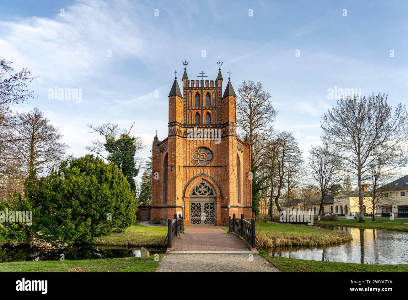 Die katholische Kirche préparation Helena und Andreas im Schlosspark Ludwigslust, Mecklenburg-Vorpommern, Deutschland | les catholiques Helena et Andreas Banque D'Images