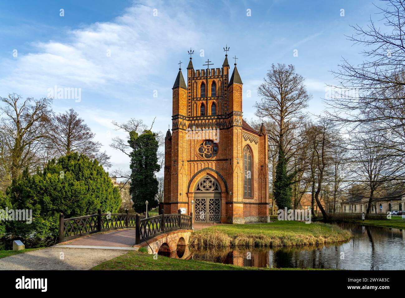 Die katholische Kirche préparation Helena und Andreas im Schlosspark Ludwigslust, Mecklenburg-Vorpommern, Deutschland | les catholiques Helena et Andreas Banque D'Images