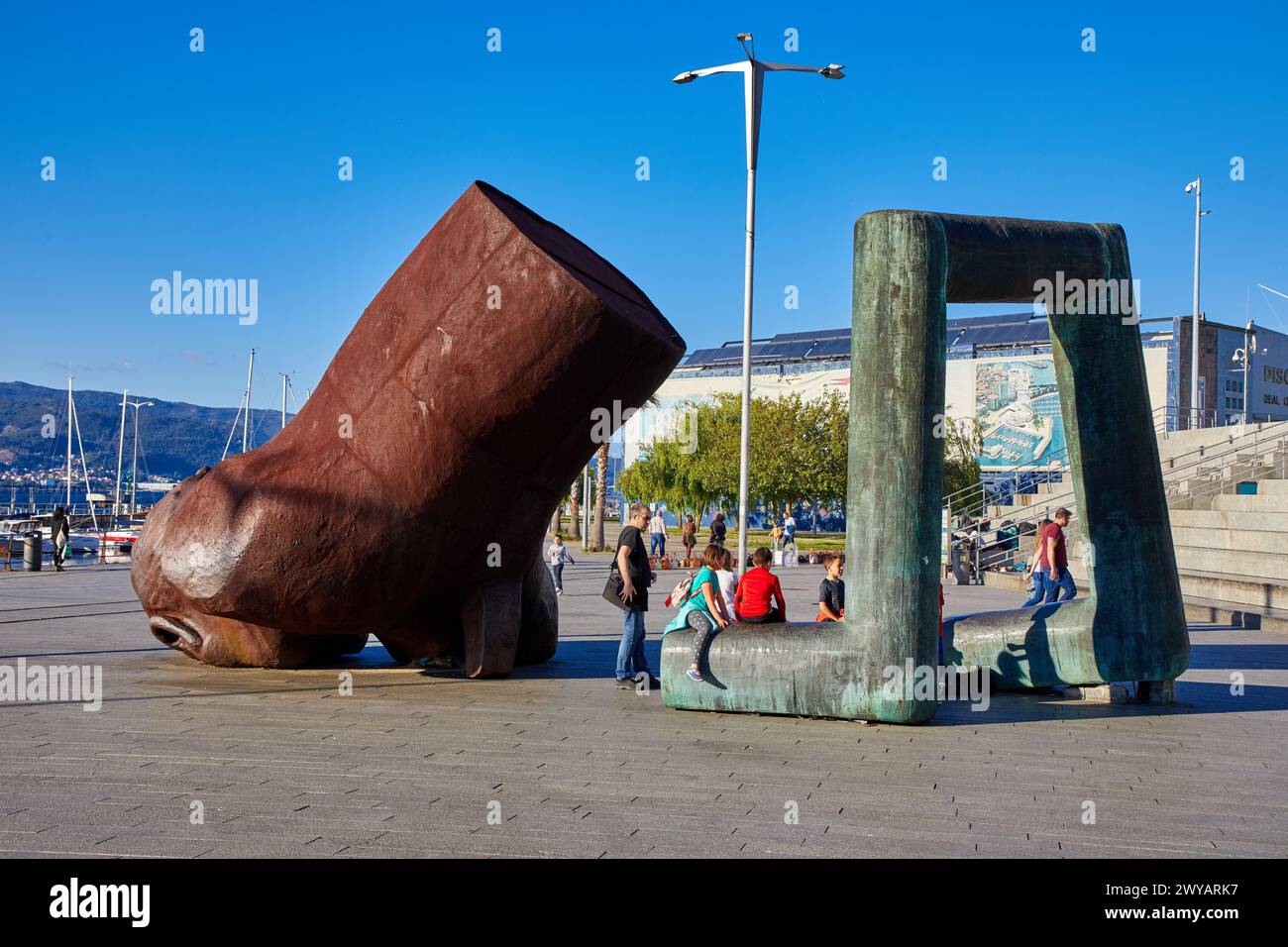 'Bañistas no Areal', Francisco Leiro, Promenade, Port, Vigo, Pontevedra, Galice, Espagne. Banque D'Images